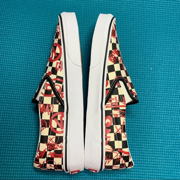 VANS Checkerboard Red Graffiti Slip On Size 8.5 Men’s, 10 Women’s - Picture 5 of 8
